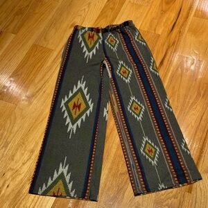 A pair of ladies pull on pants. Extremely comfortable. Excellent condition.